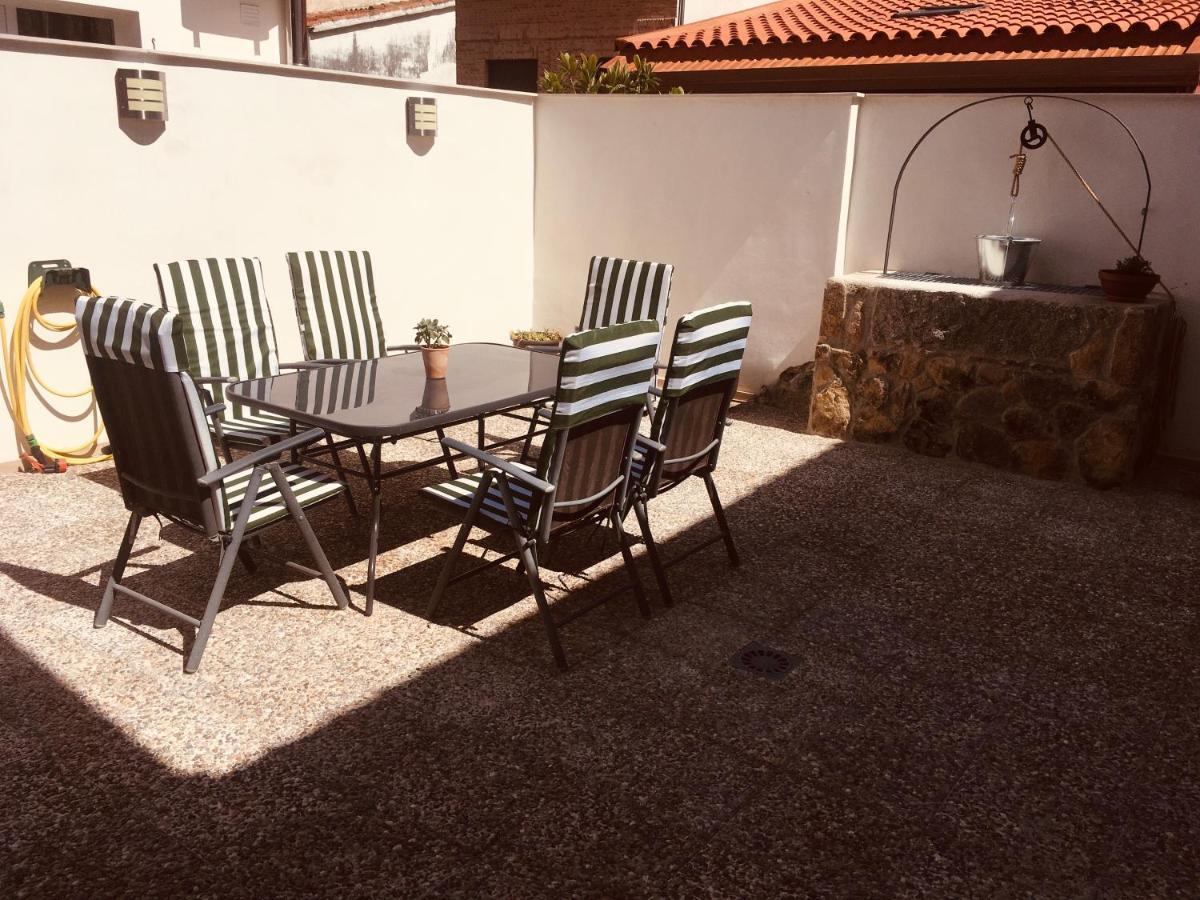 Acogedora Casa Con Patio En El Tiemblo Apartment Bagian luar foto