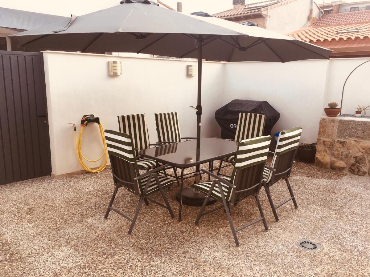 Acogedora Casa Con Patio En El Tiemblo Apartment Bagian luar foto